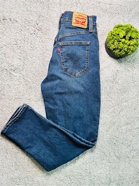 ✨👖 Levi’s Mom Jeans Ribcage Inspired High Waisted Medium Wash Vintage Denim